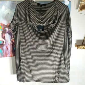 UNIQ top size medium  condition is brand new
